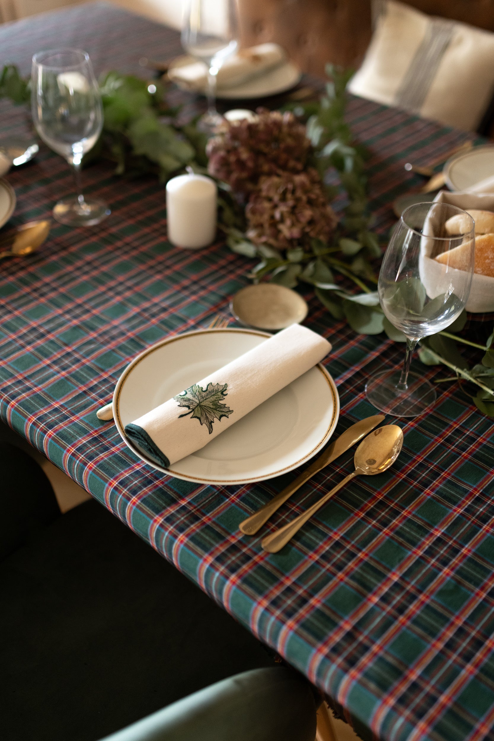 Cómo decorar una mesa elegante en el hogar en verano