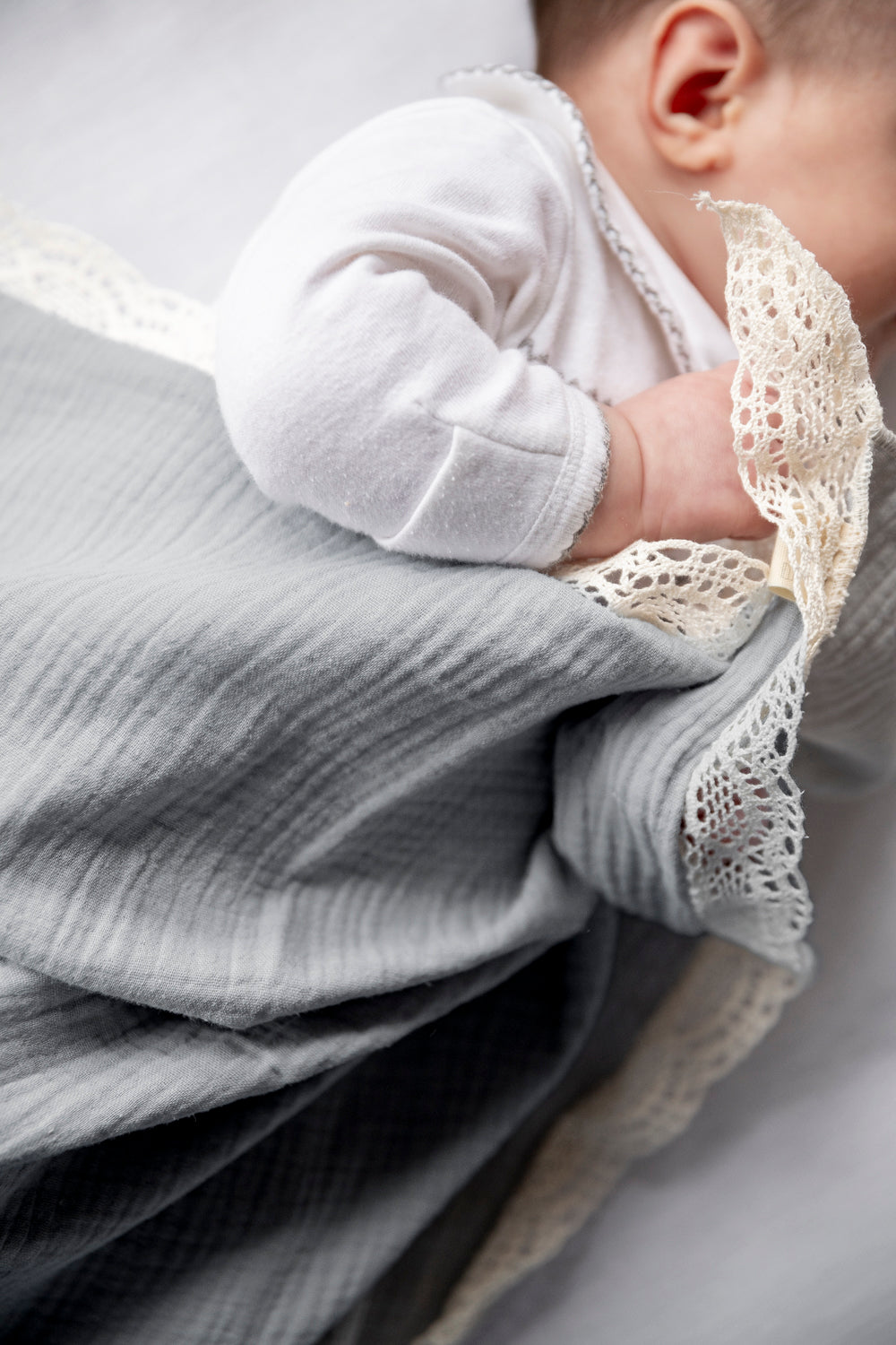 Muselina personalizada para bebe en color gris