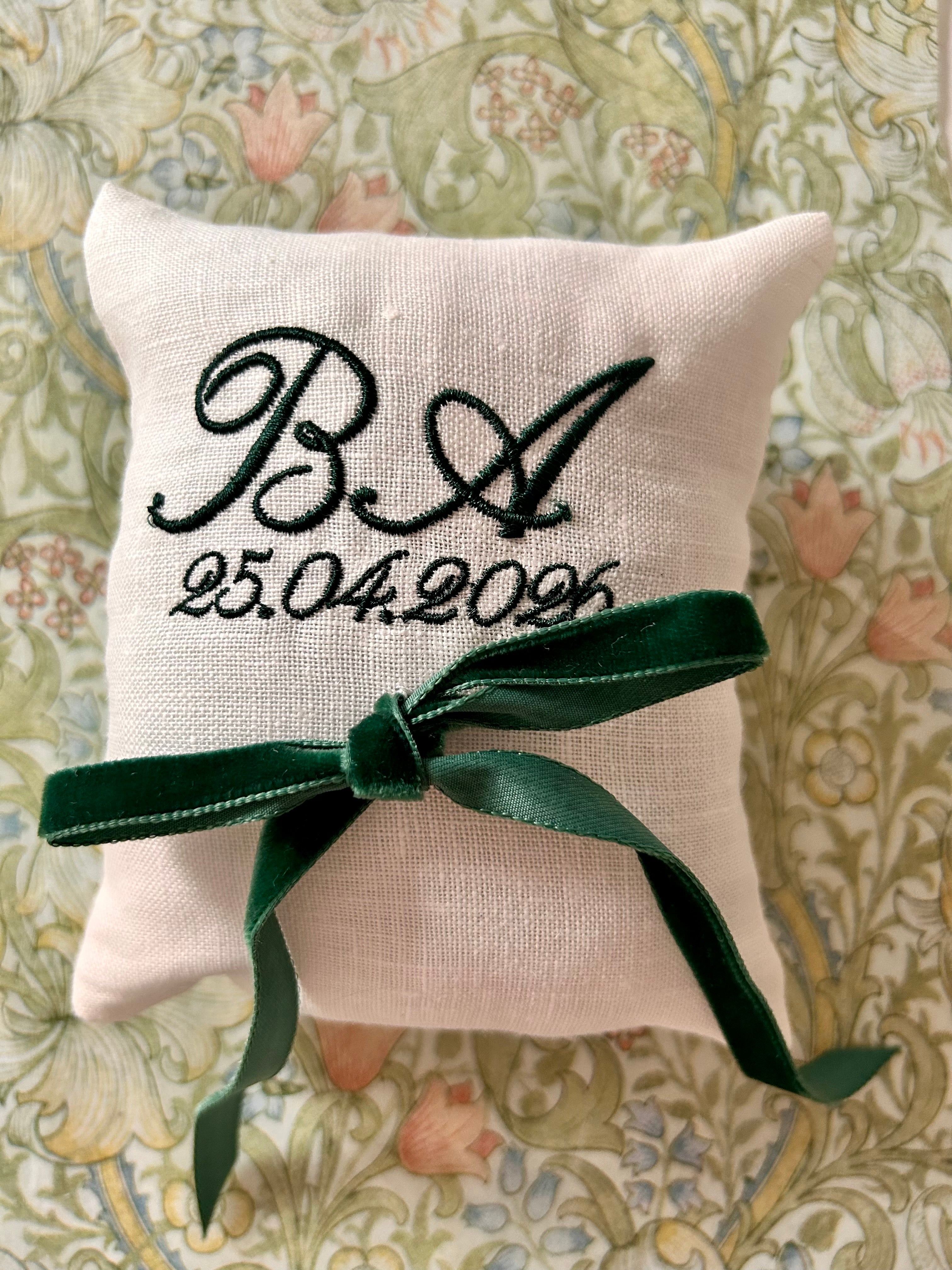 Cojín Alianzas Lino Letra Inglesa