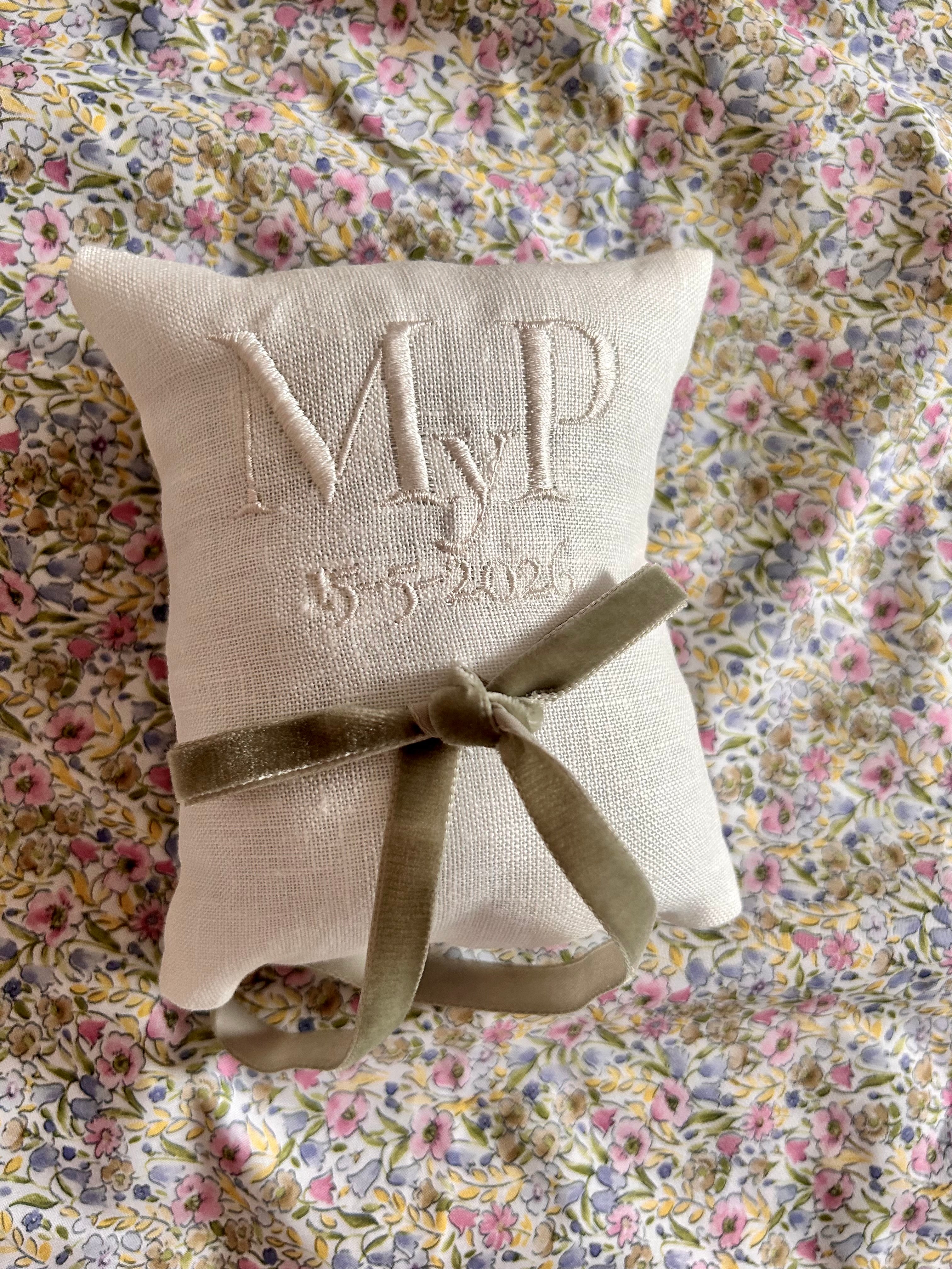 Cojín Alianzas Lino Letra Recta